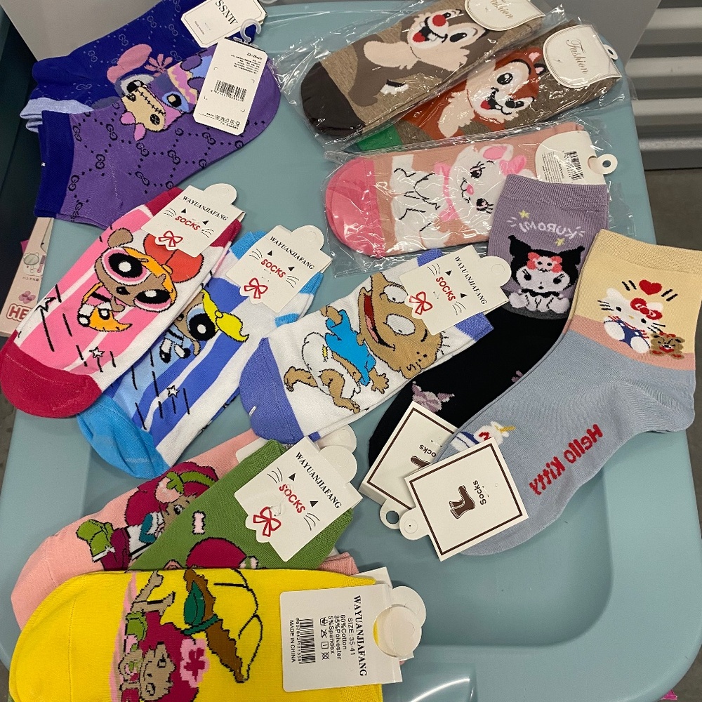 Lot of 15 different characters socks pairs